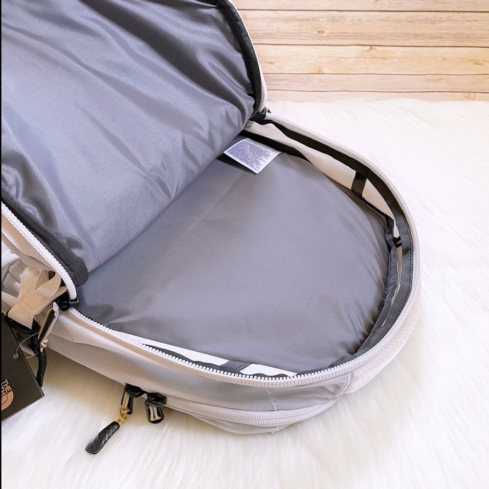 The North Face Unisex Borealis 28 Liter Backpack In Gardenia White - Picture 7 of 9